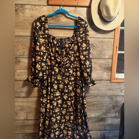 Spring dress - Picture 2 of 2